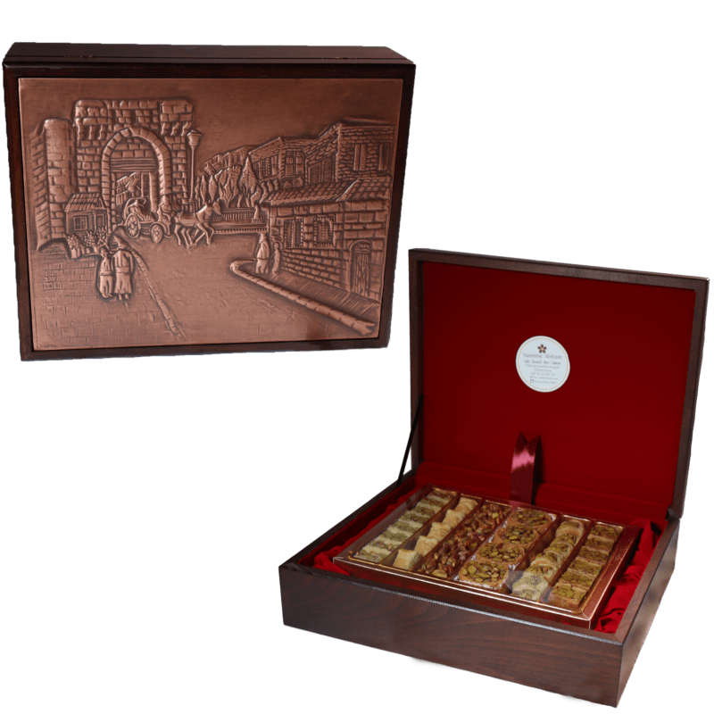 Boite en bois de noyer damasquin de luxe avec image en laiton gravée de